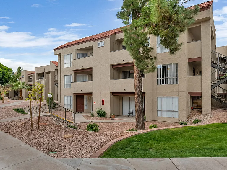 Glen Brae Apartments — Photo 33
