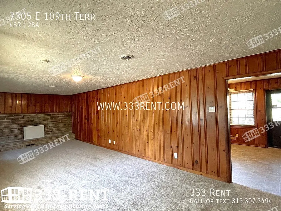 Spacious kitchen in this ranch-style home — Photo 2