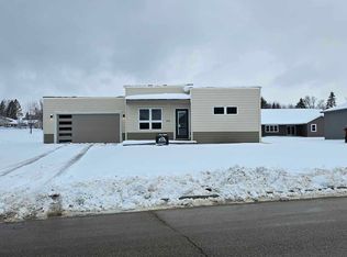 344 Sandmar Dr, Ripon, WI 54971