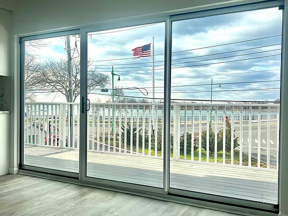 5th image of 650 City Island Ave #1R