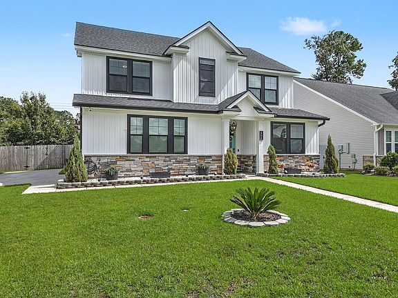 5th image of 201 Whirlaway Dr