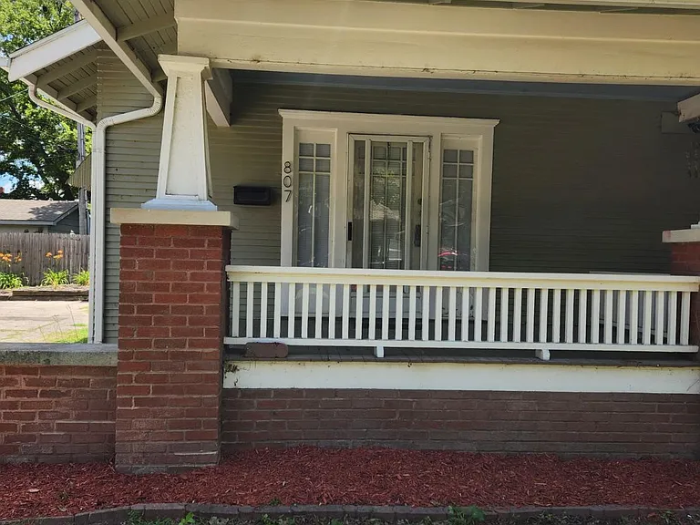 807 W Franklin St #807 — Photo 2