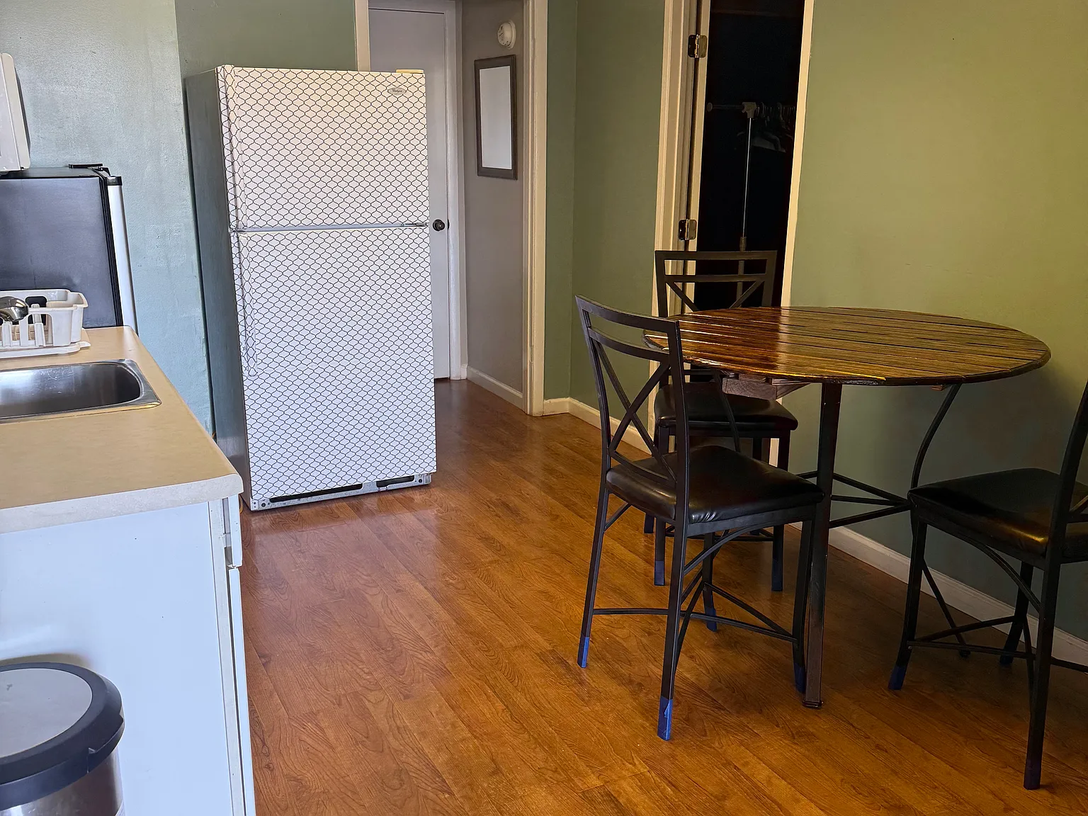 2 bed, 600 sqft, $1,200 — Photo 3