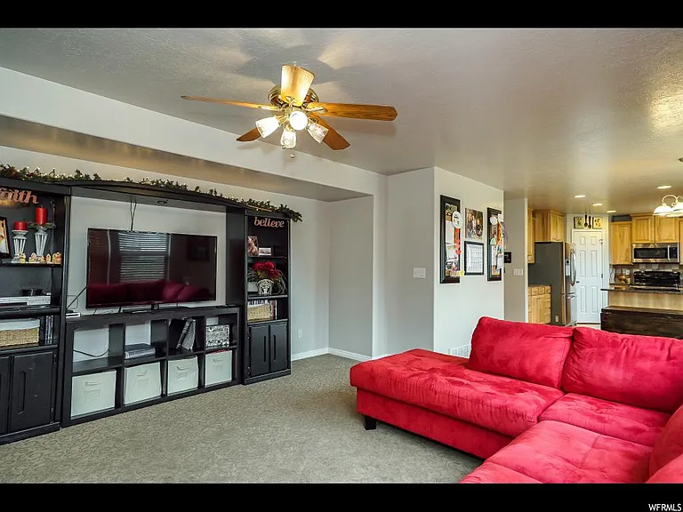 804 Creek Ln — Photo 9