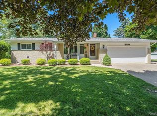 2403 N McKinley Rd, Flushing, MI 48433