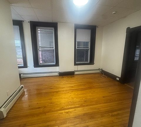 5th image of 193 Pleasant St #1