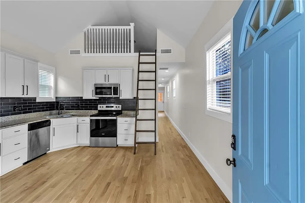2 bed, 2.0 bath, 900 sqft, $2,250 — Photo 4