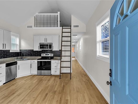 4th image of 575 Martin St SE