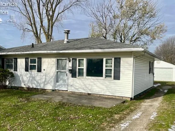 1720 Moore St, Fremont, OH 43420