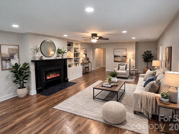 3rd image of 126 Sunset Dr