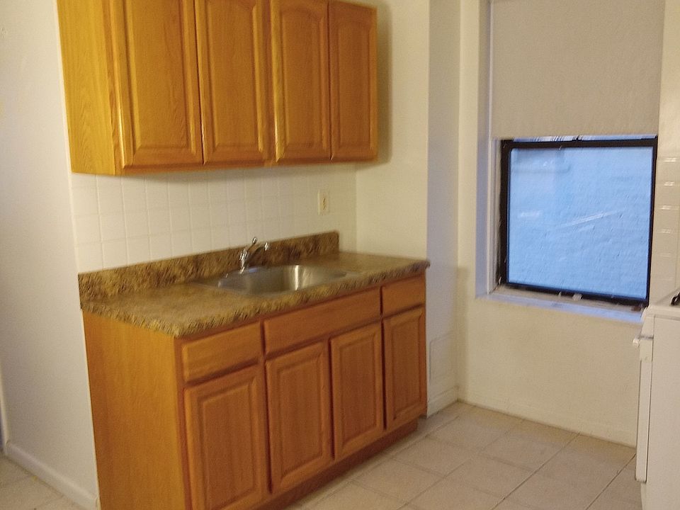 2nd image of 3152 34th St APT 2