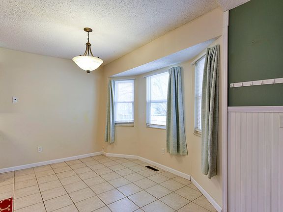 3rd image of 301 Hillcrest Ave