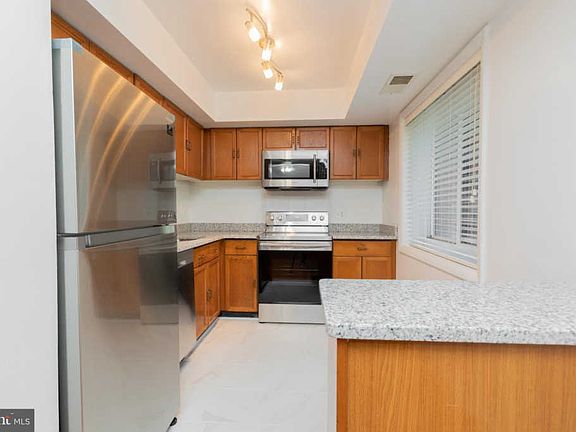 4th image of 3232 S 28th St APT 204