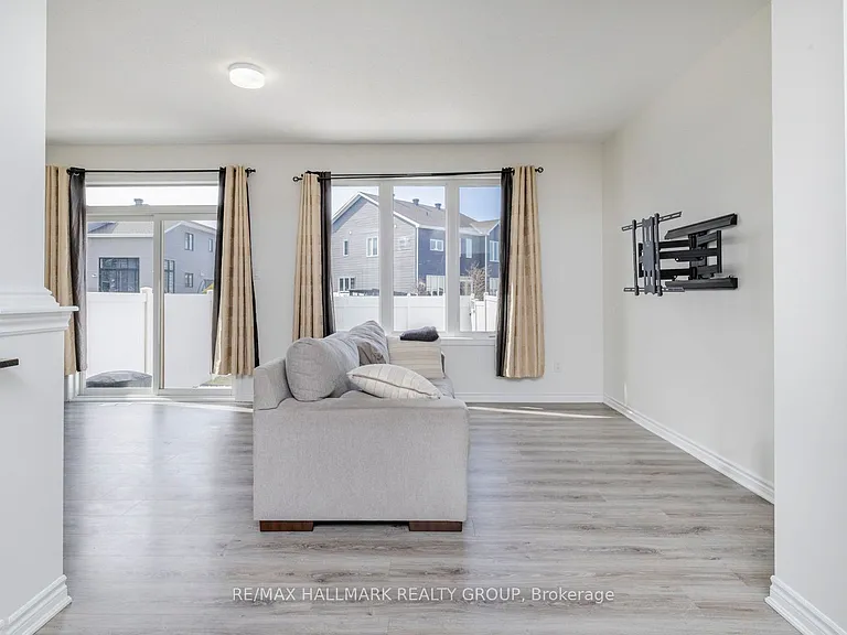 57 Caspian Row — Photo 7