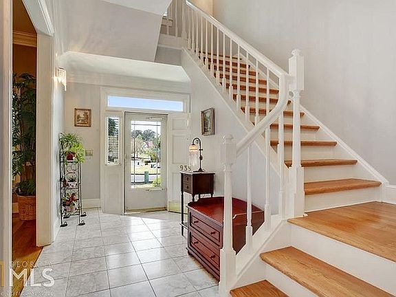 2nd image of 9395 Knollcrest Blvd