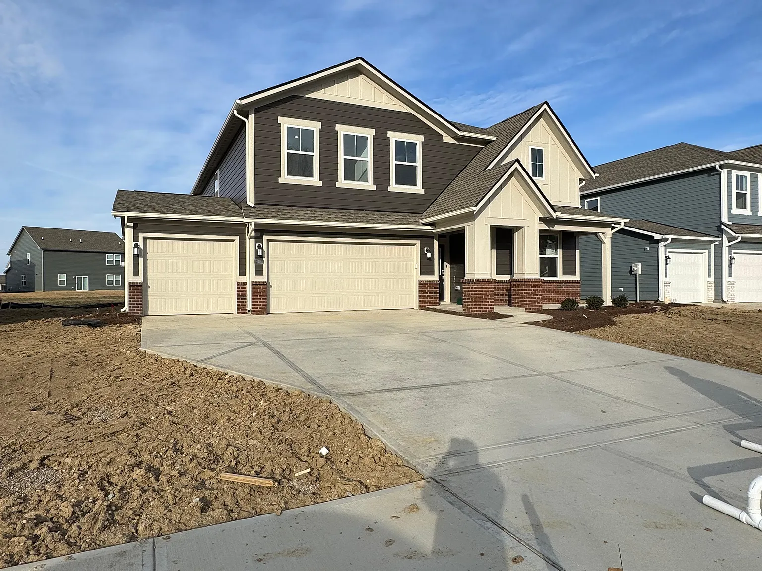 5 bed, 2856 sqft, $2,600 — Photo 1