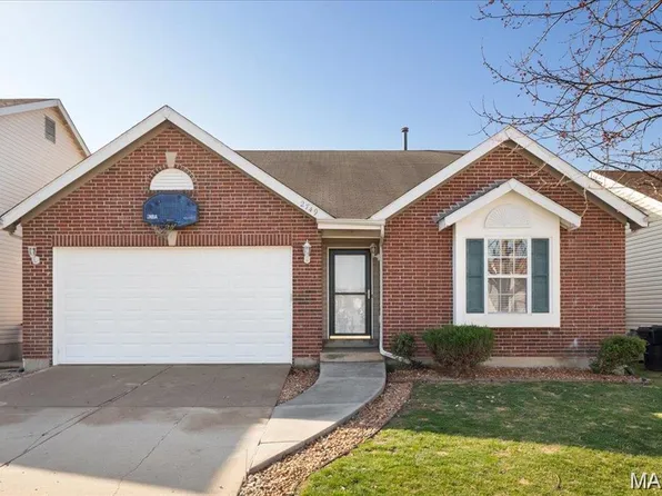 2749 Brookmeadow Dr, Belleville, IL 62221