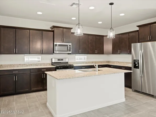 7029 W Jadewood Ln, Tucson, AZ 85757