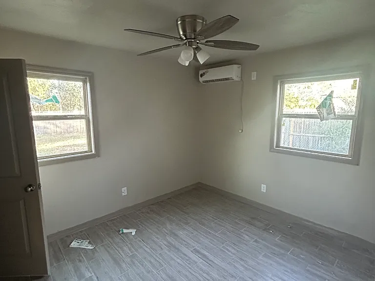 2450 E 30th St #1 — Photo 3