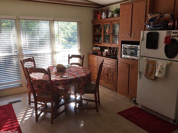 4th image of 122 Two Bear Ln