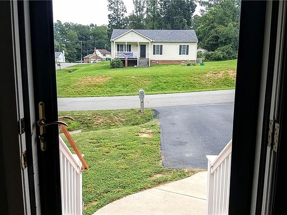 3rd image of 337 Beechwood Park Ln