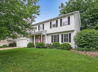 5153 Dove Ct, Bettendorf, IA