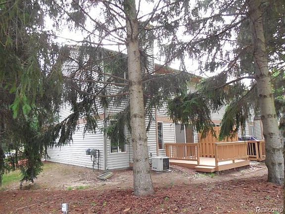 4th image of 6379 Hunter Pointe St #12
