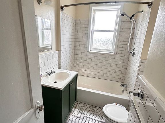 3rd image of 4826-30 Walnut St Floor 4826-2