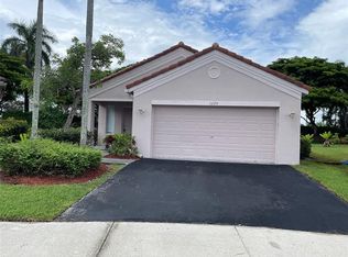 1225 Majesty Ter, Fort Lauderdale, FL 33327