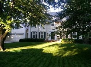 9309 Alhambra St, Prairie Village, KS 66207