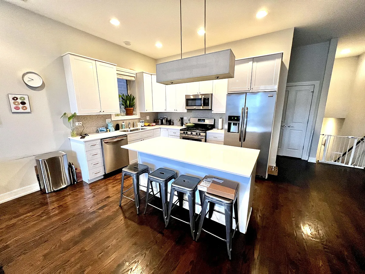 Building Photo - 1703 N Kedzie Ave #3