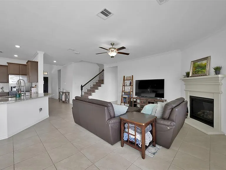 Red Buckeye Dr — Photo 16