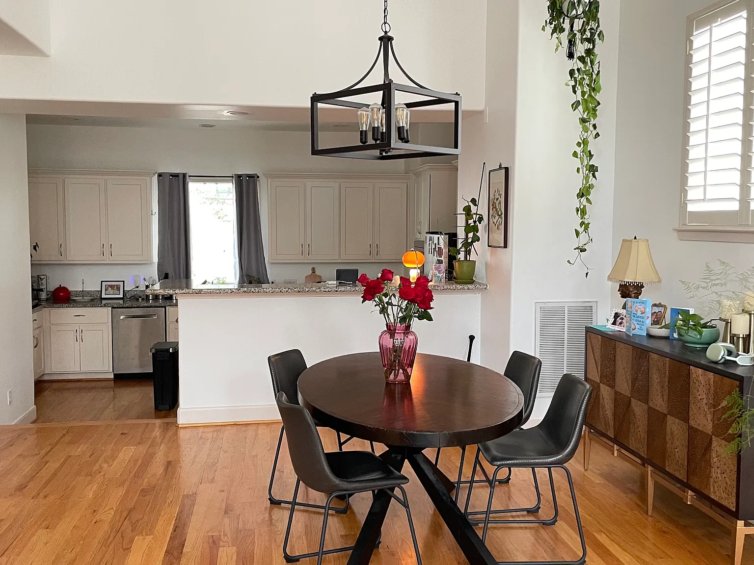 5016 Lillian St — Photo 2
