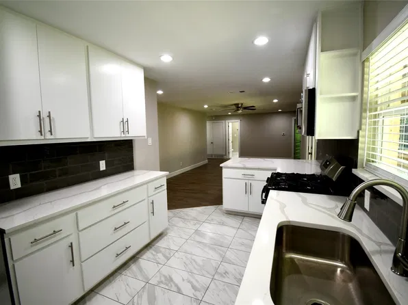 1015 Mitchell Rd, Irving, TX 75060