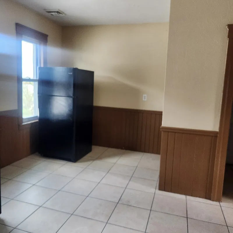 3 bed, $2,200 — Photo 3