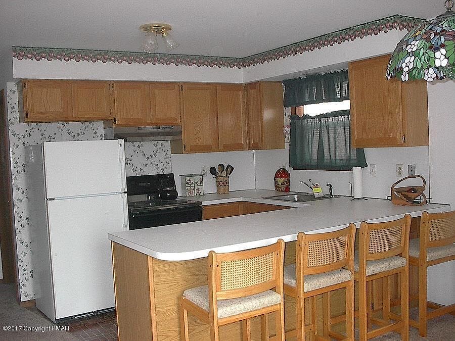 2nd image of 2552 Waterfront Dr