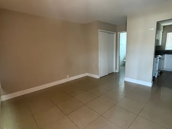 66455 5th St APT 8, Desert Hot Springs, CA 92240