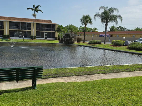 2135 N Courtenay Pkwy #104, Merritt Island, FL 32953