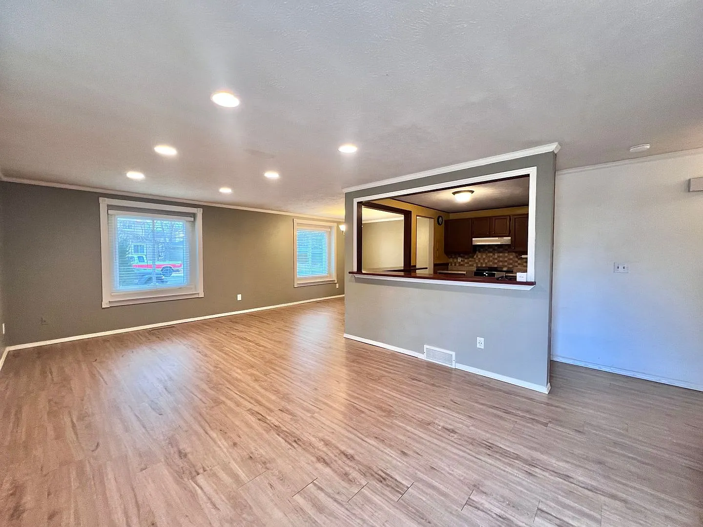 3 Bedroom 3 Bath home ready for you! Brand new flooring & HVAC! — Photo 3