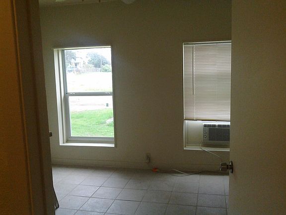 5th image of 600 Monticello Ct APT 5