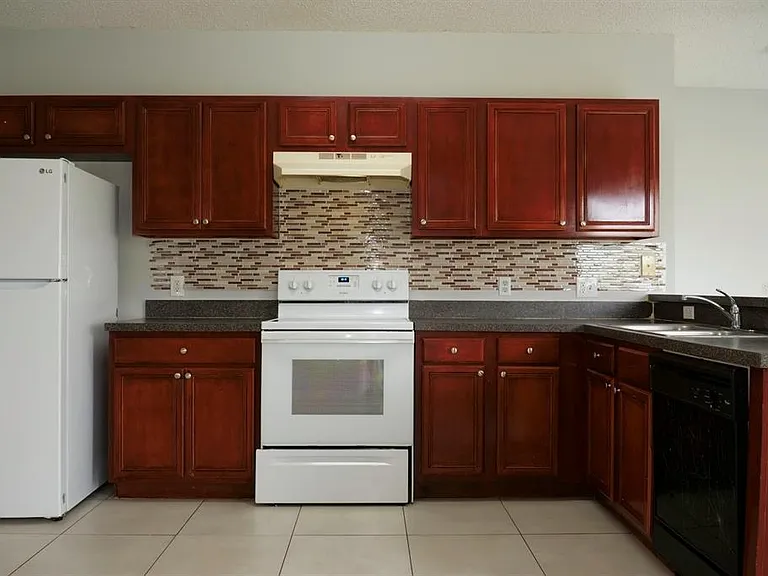 752 Paris Dr — Photo 13