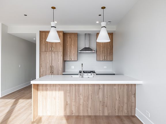 3rd image of 1624 W Grand Ave #2E