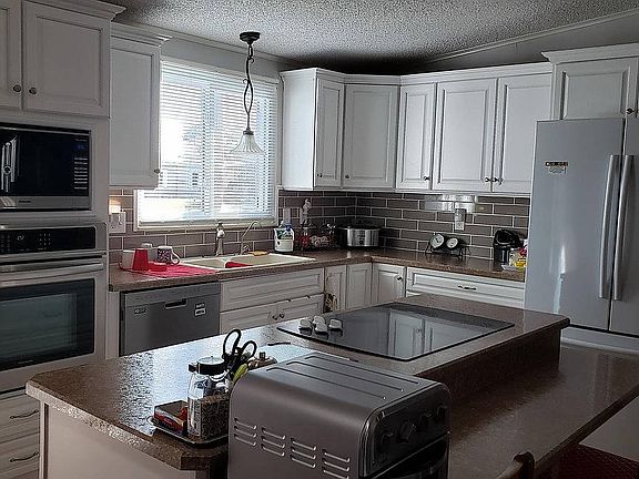 5th image of 2225 Mariposa Ave