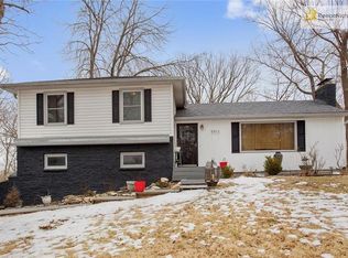 5913 N Hutson Rd, Kansas City, MO 64151