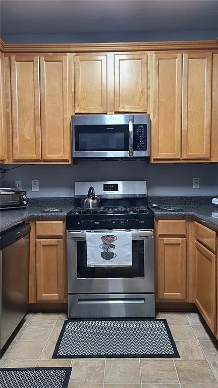 3 bed, 2.5 bath, 1672 sqft, $2,250 — Photo 4