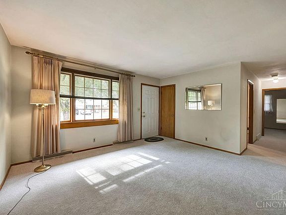 5th image of 218 Cambridge Dr
