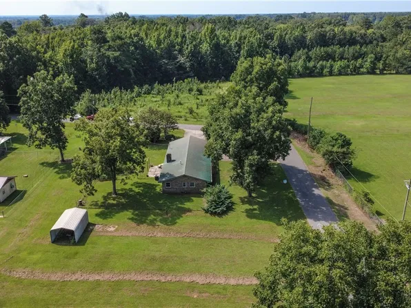 517 5th St SE, Aliceville, AL 35442