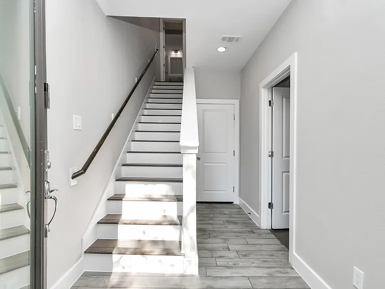 308 Palmer St — Photo 5