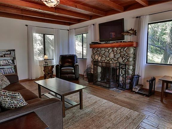 5th image of 636 E Victoria Ct