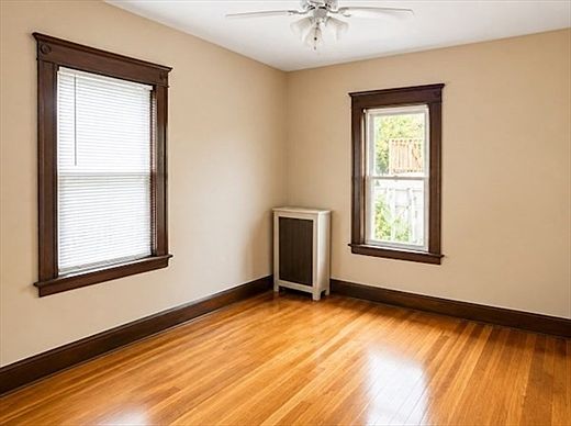4th image of 191 W 6th St #2